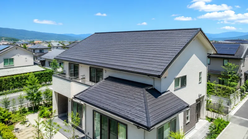 俯瞰した住宅の屋根のイメージ